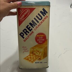 Vintage 1969 Nabisco Crackers Tin – Retro Kitchen Collectible